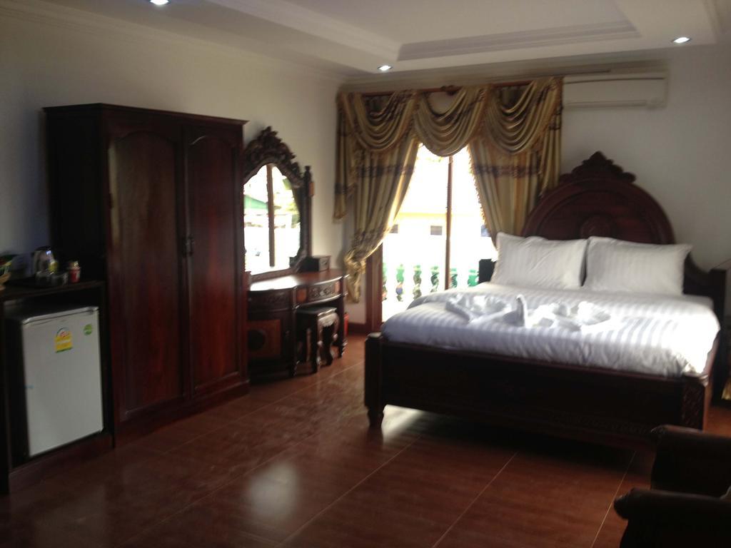 Emerald Bb Battambang Hotel Buitenkant foto