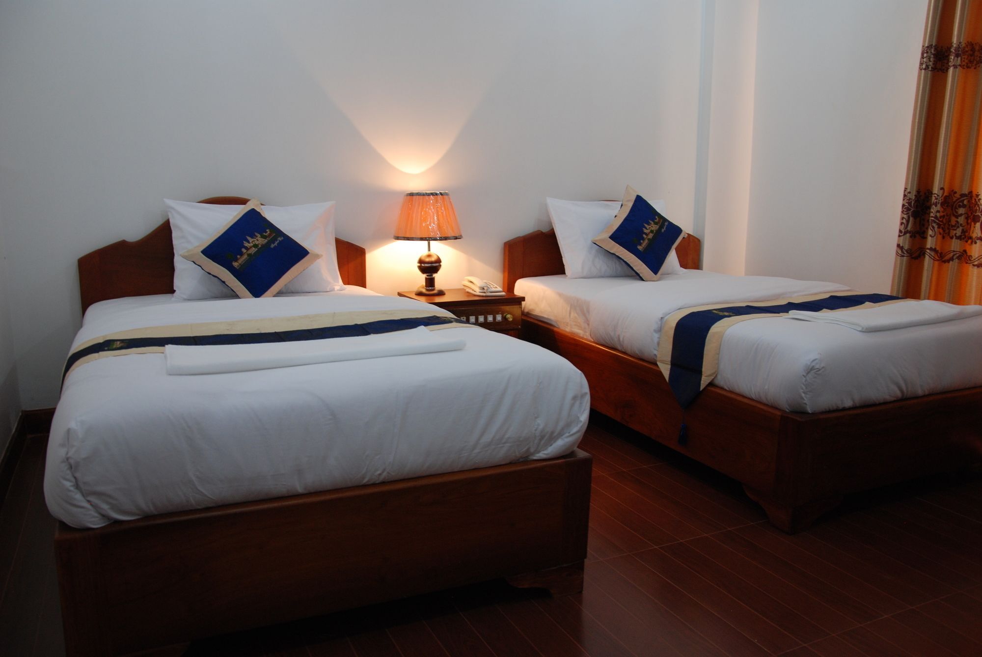 Emerald Bb Battambang Hotel Buitenkant foto