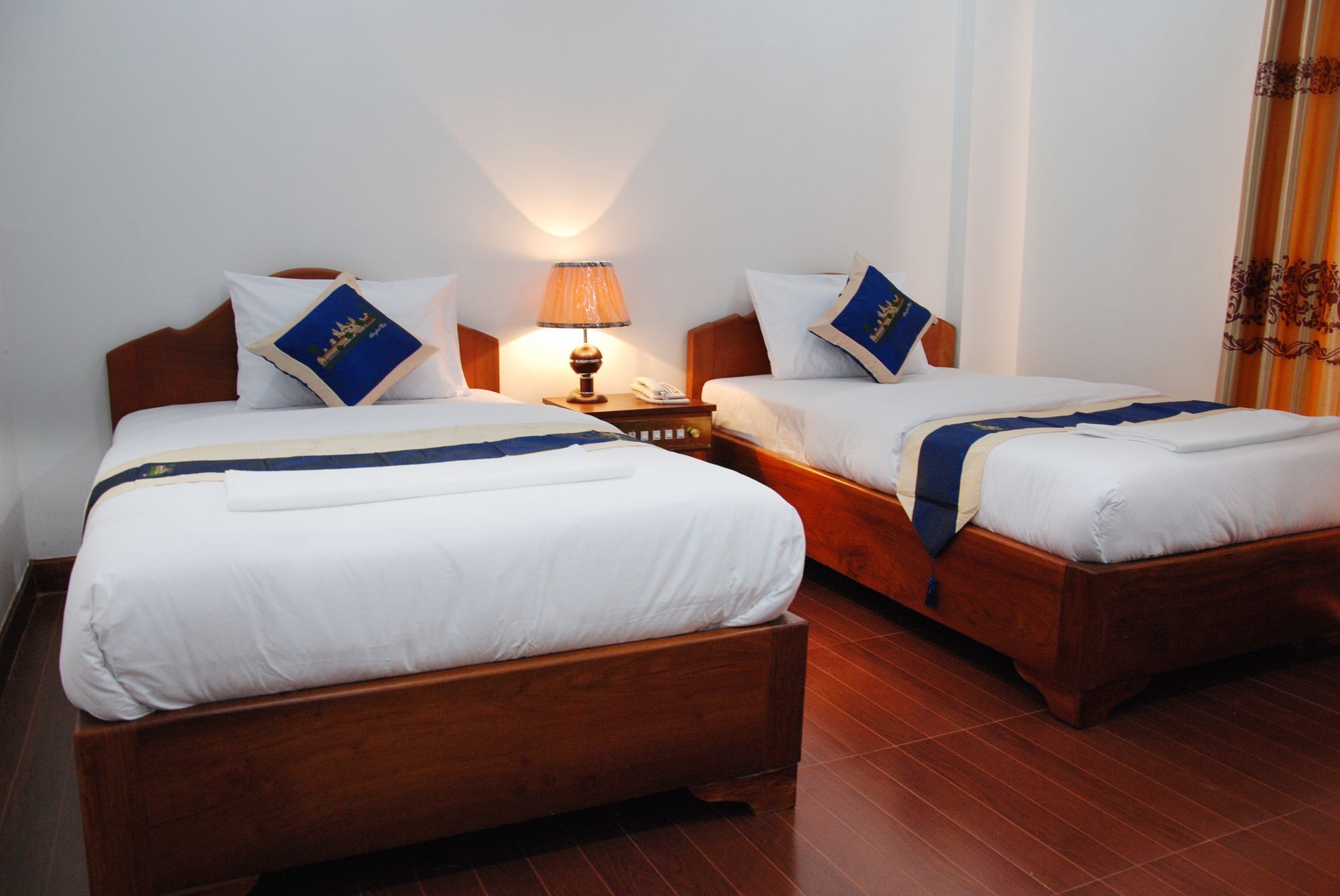 Emerald Bb Battambang Hotel Buitenkant foto