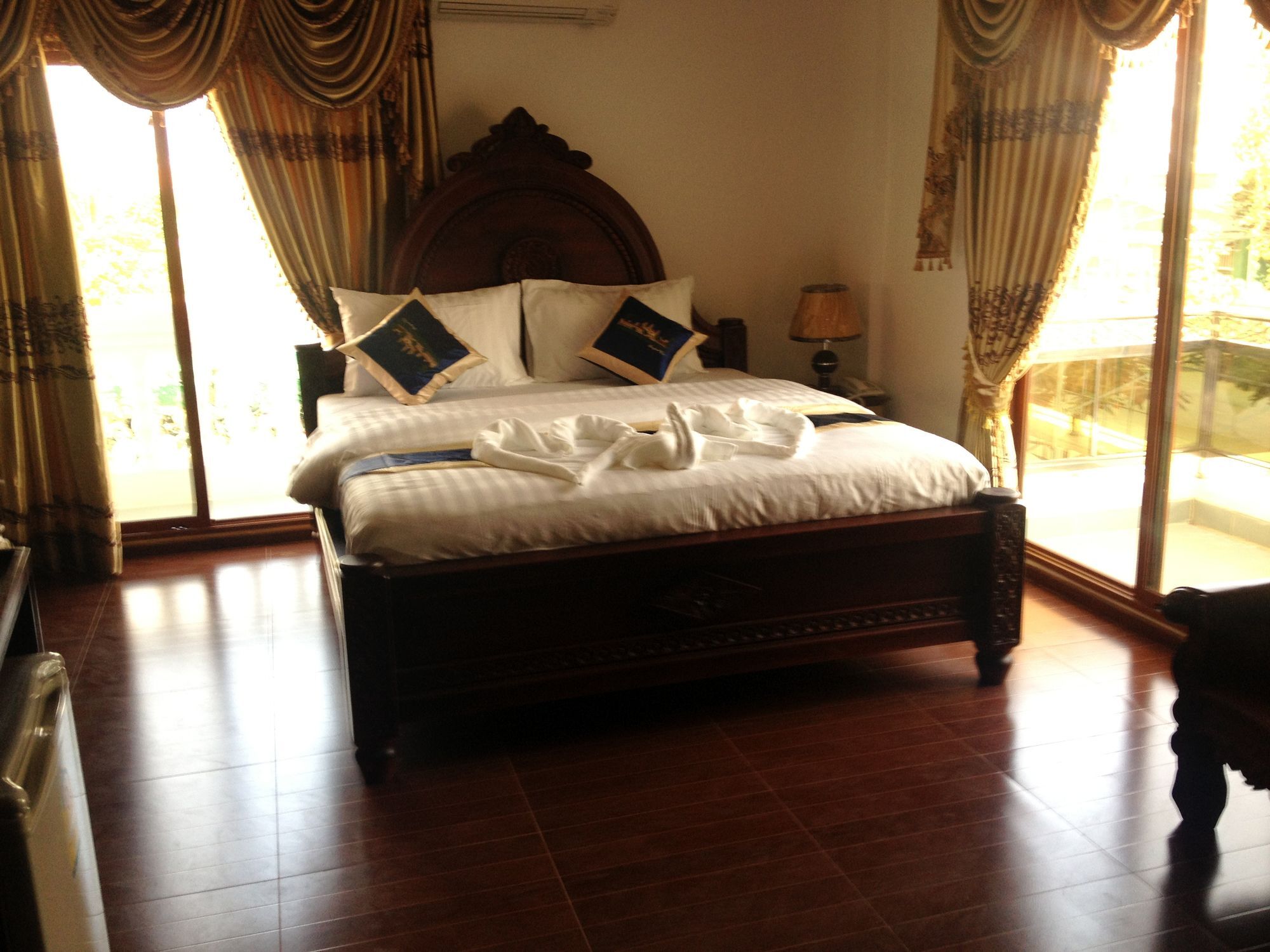 Emerald Bb Battambang Hotel Buitenkant foto
