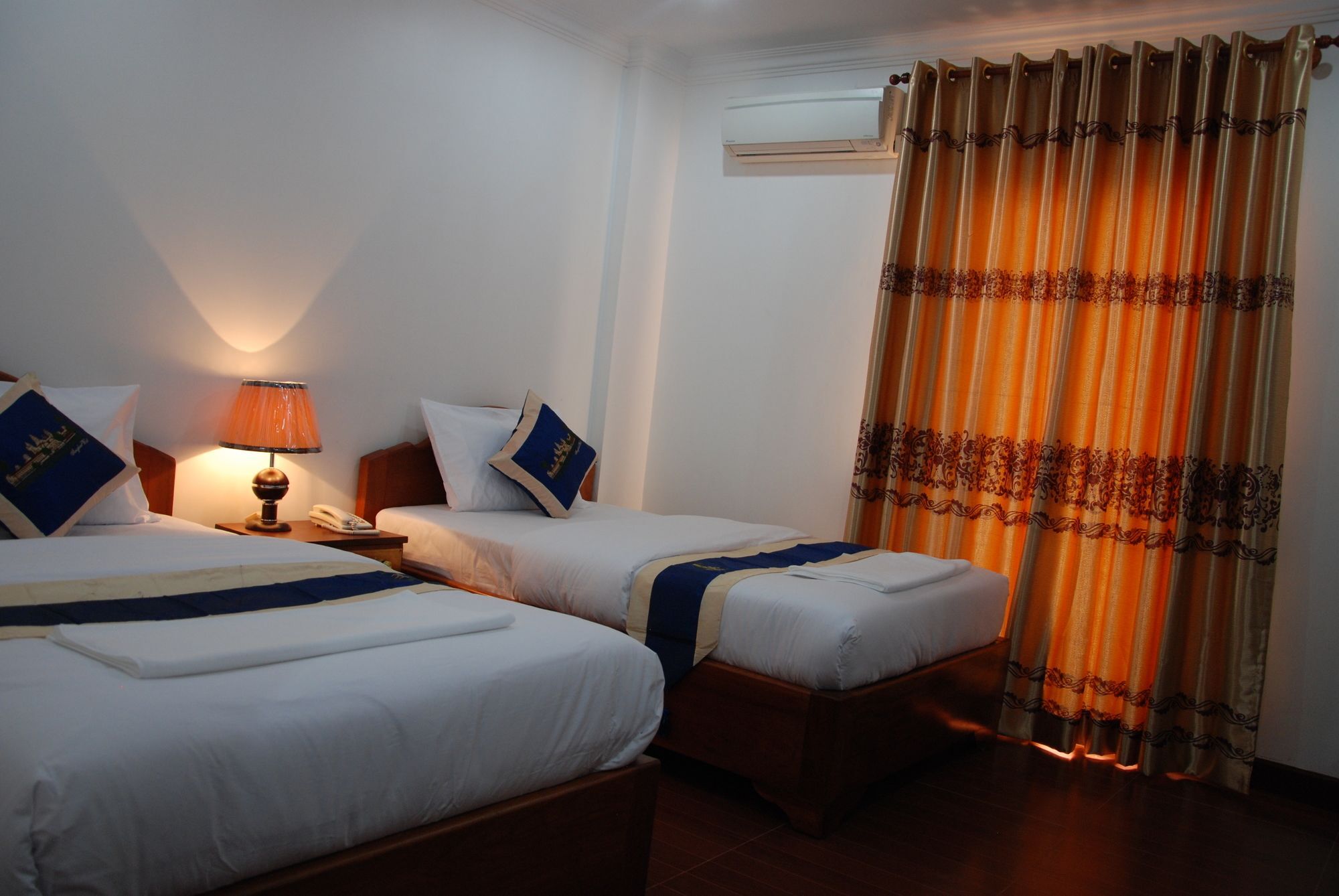 Emerald Bb Battambang Hotel Buitenkant foto