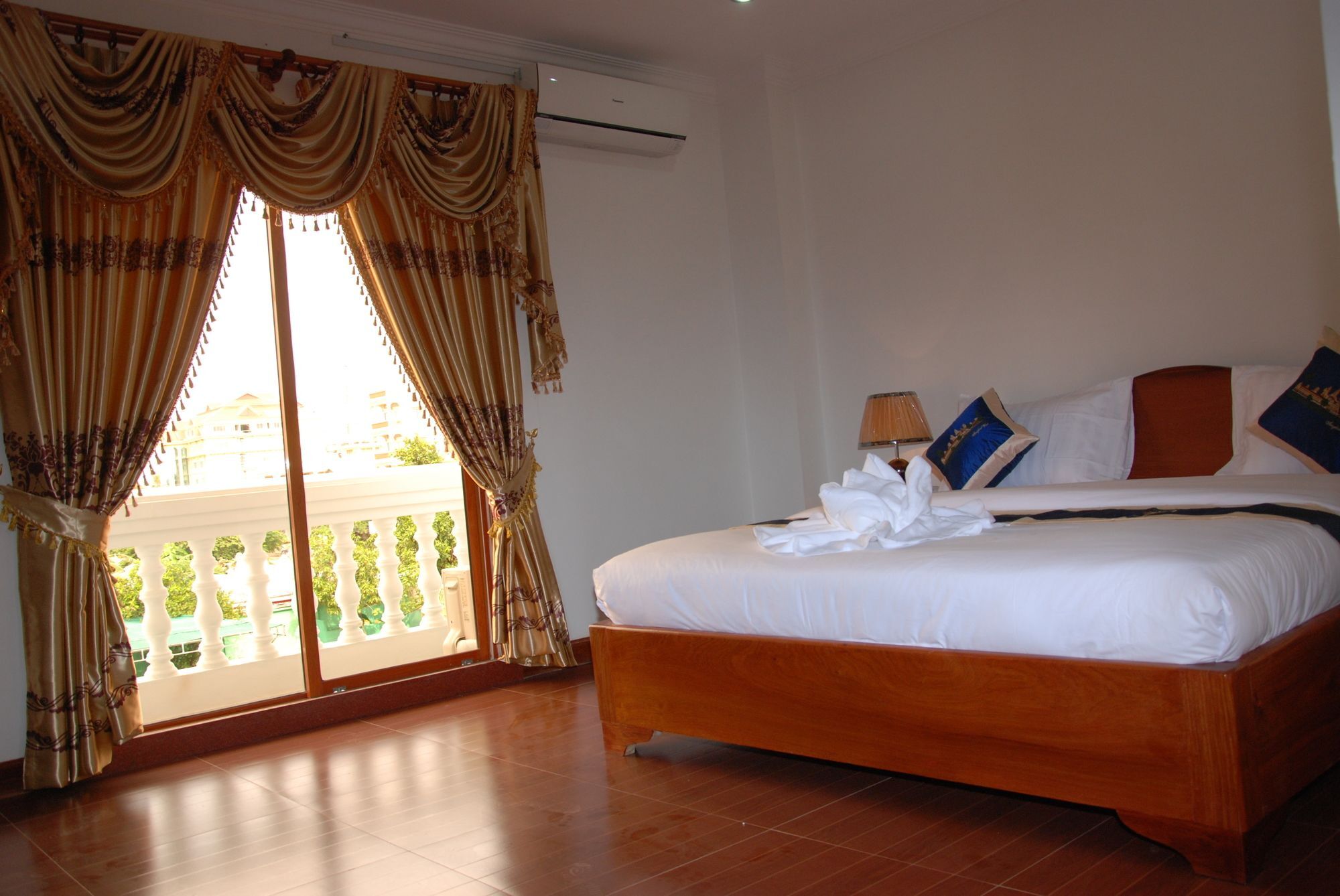 Emerald Bb Battambang Hotel Buitenkant foto